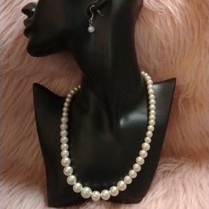 NEW 2 PC Set Faux Pearl Necklace and Earring set!